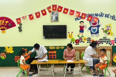 TRƯỜNG MẦM NON NAM DƯƠNG PHỐI HỢP VỚI TRẠM Y TẾ XÃ KHÁM SỨC KHỎE ĐỊNH KỲ CHO HỌC SINH TOÀN TRƯỜNG.